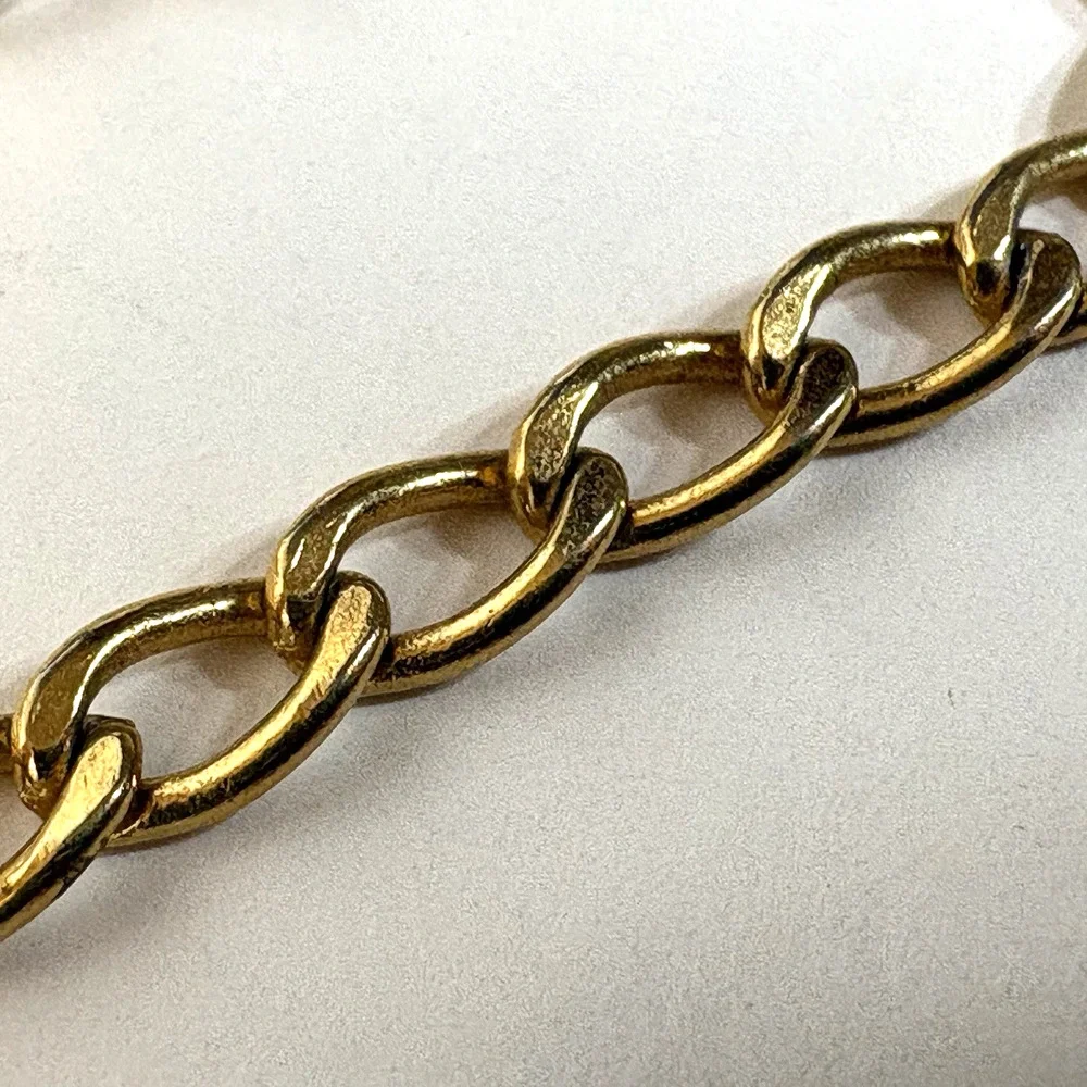 Avon Vintage Women’s Signed Gold Tone Curb Link Classic 7.5” Chain Bracelet